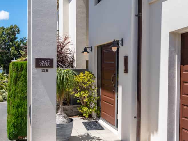 136 Lake Crescent, Hamilton Lake