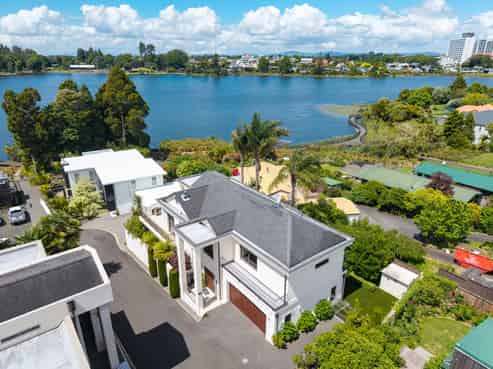 136 Lake Crescent, Hamilton Lake