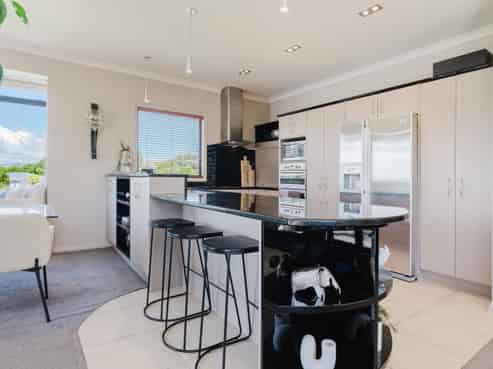 136 Lake Crescent, Hamilton Lake