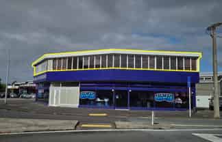 Light filled, high profile first floor space