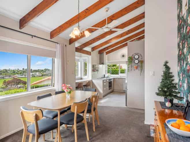 8 Cynthia Place, Bellevue