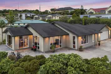 6 Commodore Place, Britannia Heights