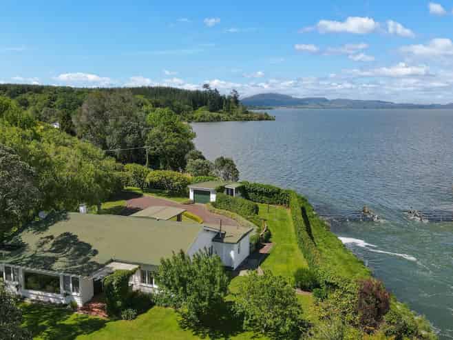 44 and 46 Takinga Street, Mourea