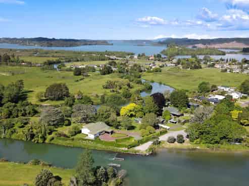 44 and 46 Takinga Street, Mourea