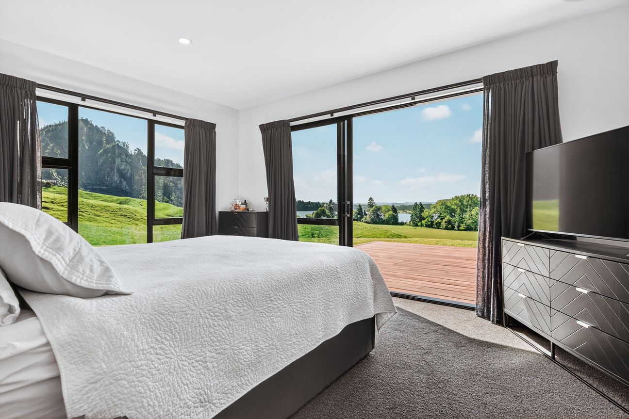 Stunning Lakefront Living - Widok 3