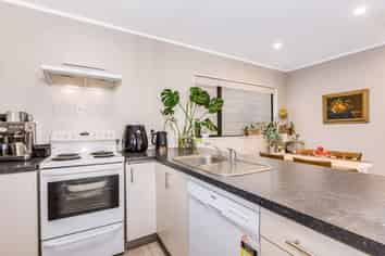 1/7 Raroa Road, Belmont