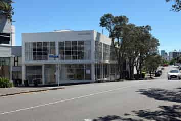 Flexible Space with Profile - Upper Queen