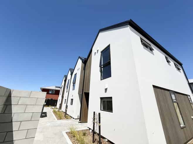 1/358 Hereford Street, Linwood