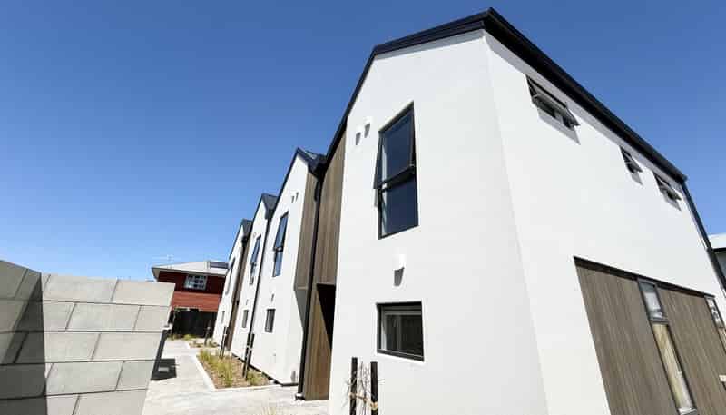 1/358 Hereford Street, Linwood