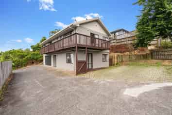 2/19 Lagoon Drive, Panmure