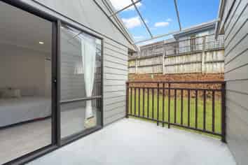 2/19 Lagoon Drive, Panmure