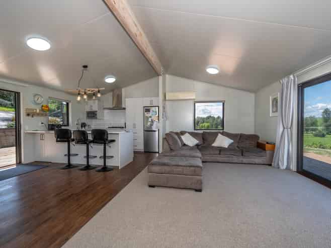 1052A Mangarino Road, Hangatiki