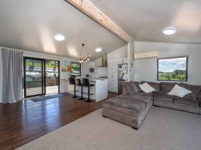 1052A Mangarino Road, Hangatiki