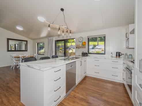 1052A Mangarino Road, Hangatiki