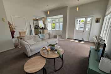 2/14 Oroua Street, Eastbourne