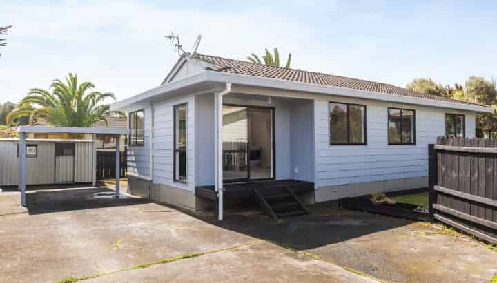 2/26 Karepo Crescent , Ranui