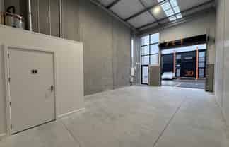 69m2, Two Carparks, 3 Phase Power 