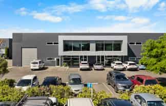 Stunning office/warehouse – Vacant possession
