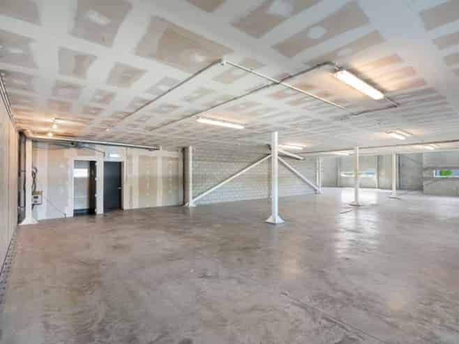 Stunning office/warehouse – Vacant possession