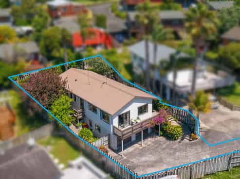 1/8 Camilla Grove, Totara Vale