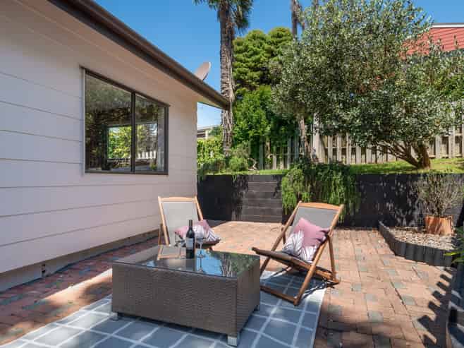 1/8 Camilla Grove, Totara Vale