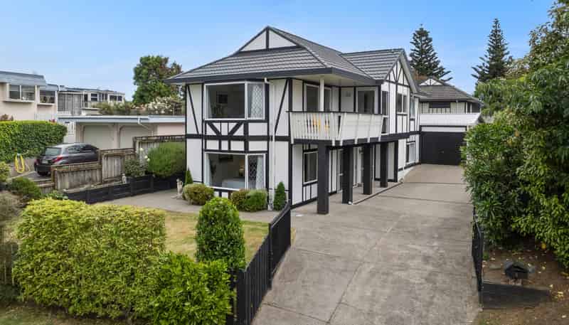 6 Allen Road, RAUMATI BEACH