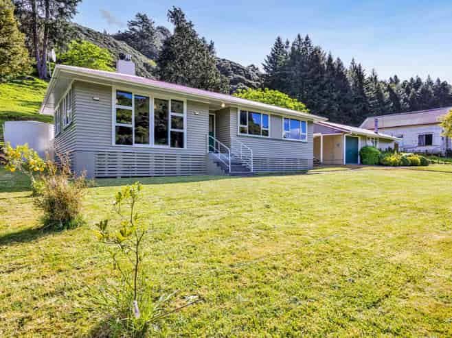 48A-B Whangamomona Road, Whangamomona