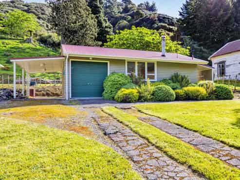 48A-B Whangamomona Road, Whangamomona