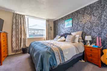 17 Avenue Road, West End