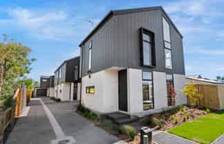 2/39 Vagues Road, Northcote