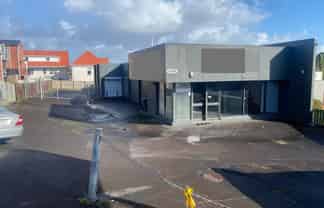 Avondale Showroom / Offices + Large Sealed Yard