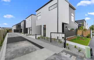 121D Lincoln Road, Addington