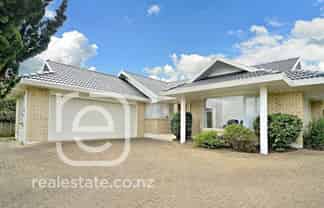 23 Oakridge Way, Northpark