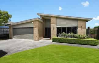 10 Farleigh Close, Huntington