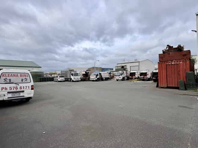 Freestanding warehouse with office and secure yard