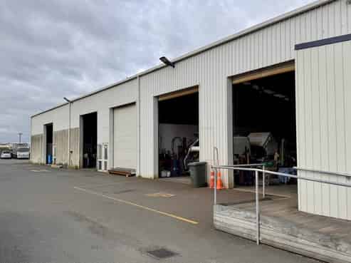 Freestanding warehouse with office and secure yard