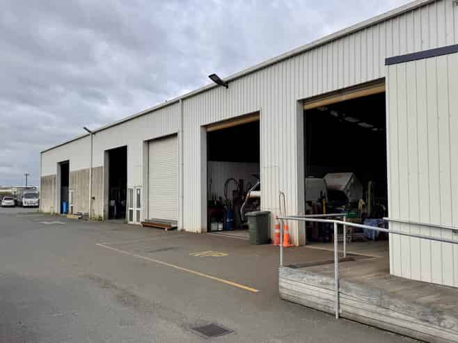 Freestanding warehouse with office and secure yard