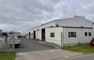 Freestanding warehouse with office and secure yard