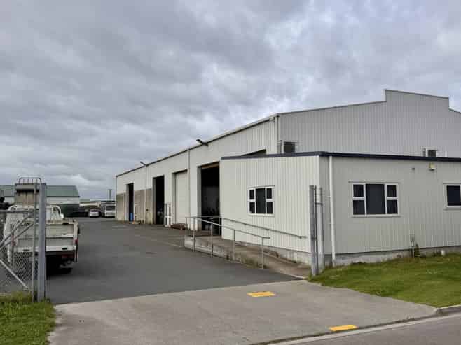 Freestanding warehouse with office and secure yard
