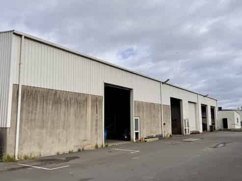 Freestanding warehouse with office and secure yard