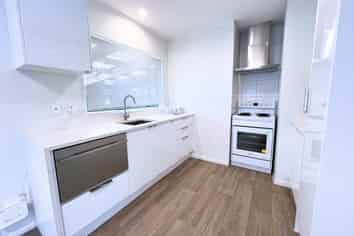 17 Okura River Road, Okura