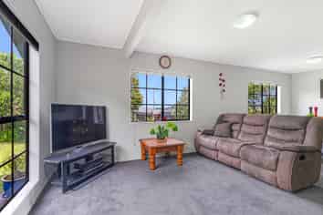 21 Greenfield Road, Pollok