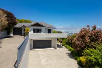 16 Davies Drive, Atawhai