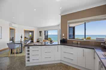 16 Davies Drive, Atawhai