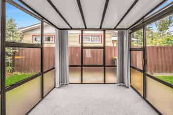 11 Cornwall Street, Levin