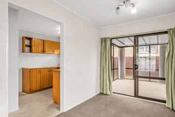 11 Cornwall Street, Levin