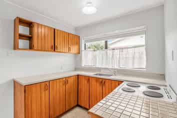 11 Cornwall Street, Levin