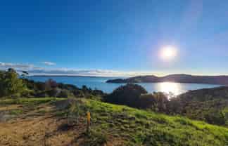 116/118/120 Hunterville Road, Waiheke Island