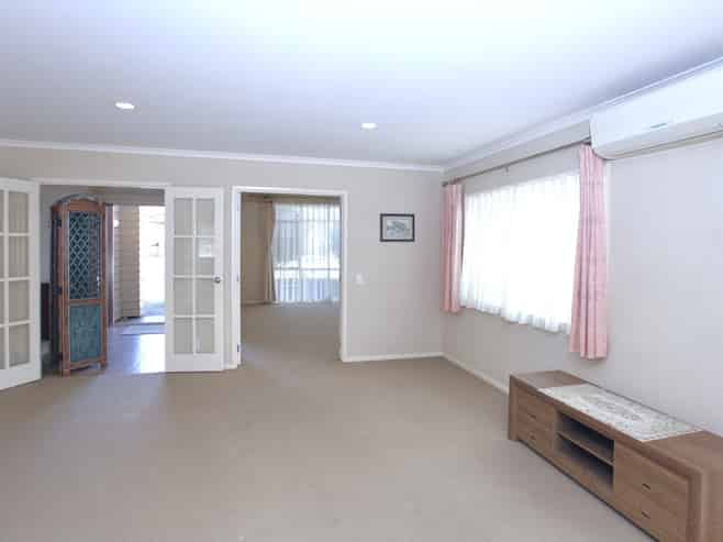 4 Woolaston Place, Flat Bush