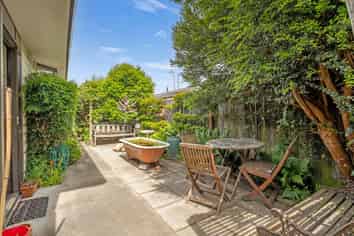 2/56 Aorangi Road, Bryndwr